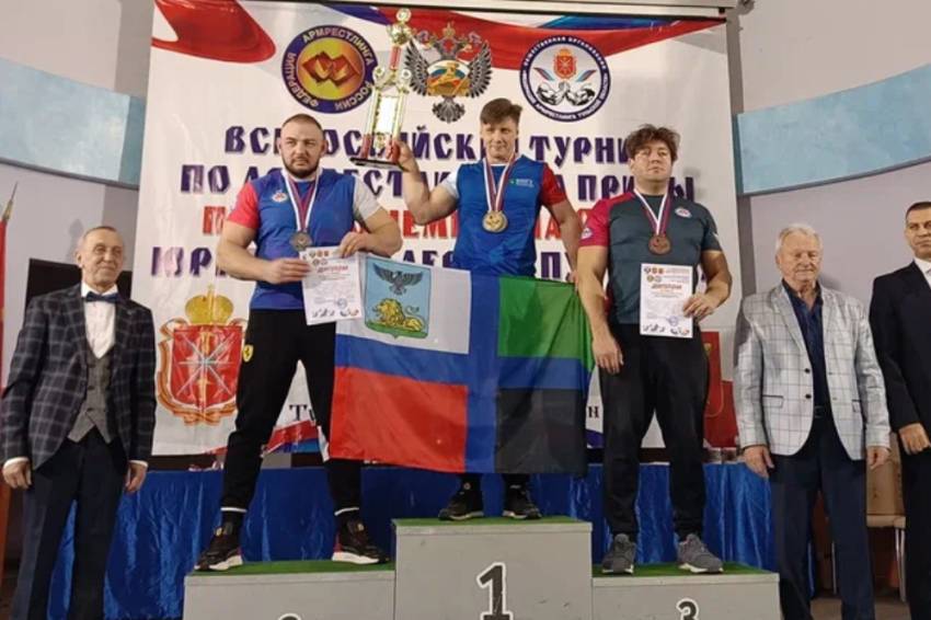 Армрестлеры НИУ «БелГУ» принесли победу сборной Белгородской области на всероссийских соревнованиях